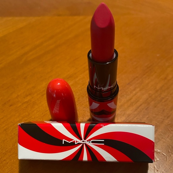 MAC Matte Lipstick Wild Card - Picture 3 of 16